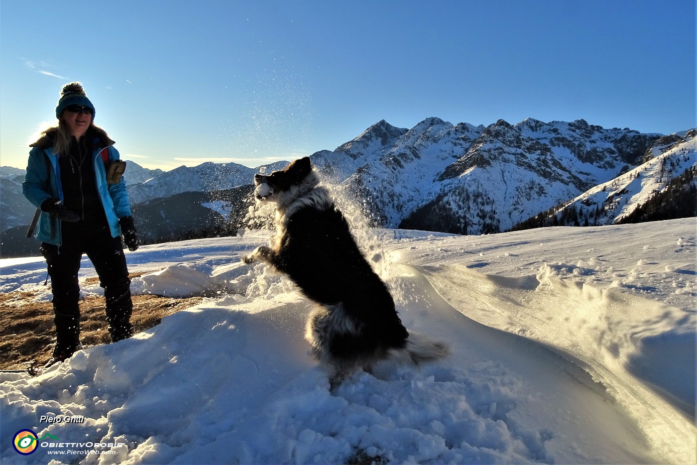 70 I giochi con palle di neve di Susi e NIka.JPG